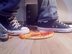 Converse Food Crush While Work (pizza)