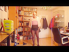 cumming into pantyhose