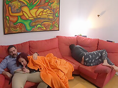 Sexo a escondidas sale mal y nos pillan, pero se quedan mirando y seguimos.