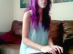 Studding emo teen girl plays with her cunt
