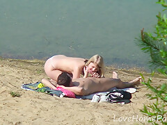 Young couple loves fucking at the beach